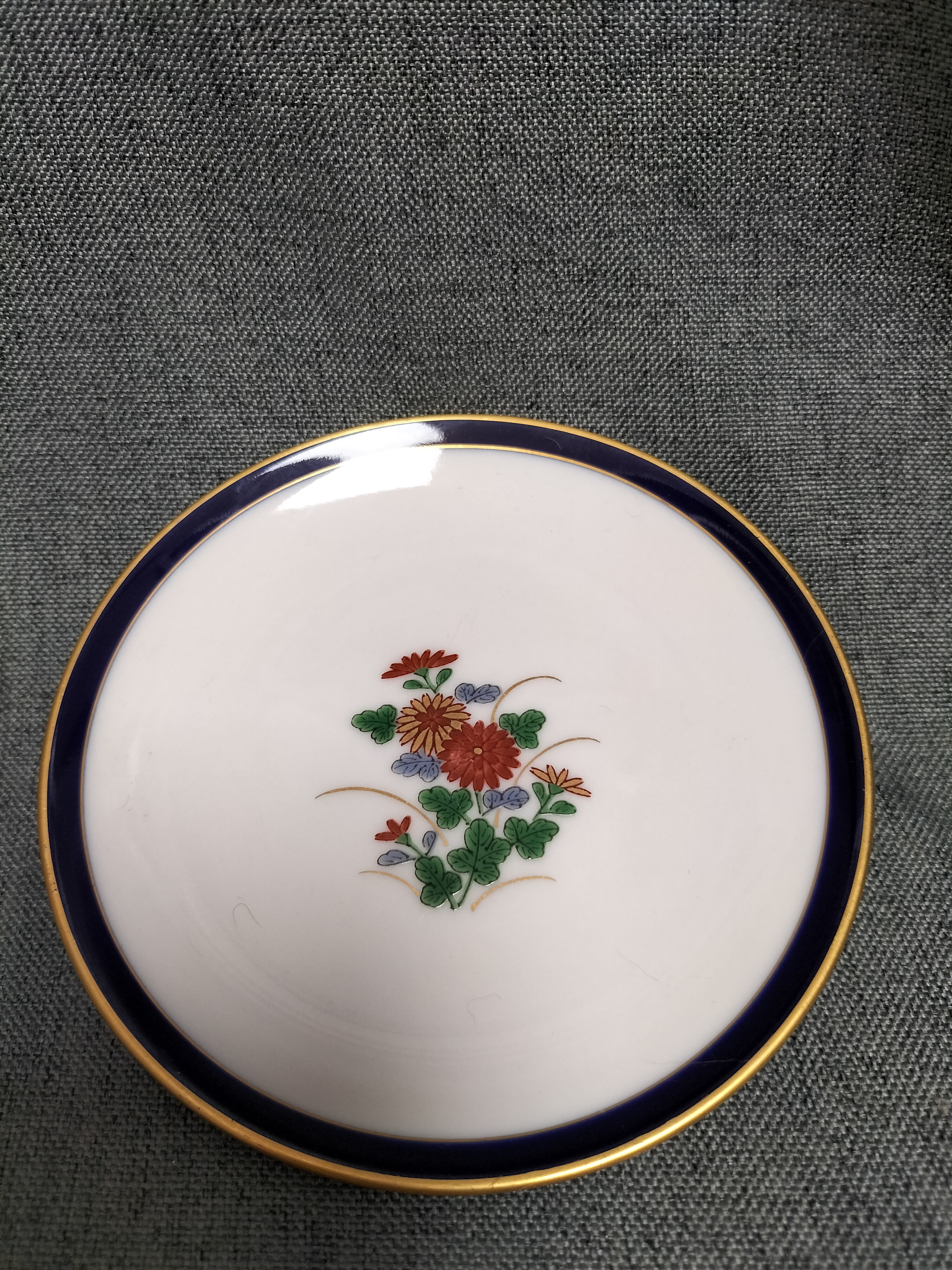 葆文盘子四只01/28个别有点轻微磨金 盘面轻微牛毛痕