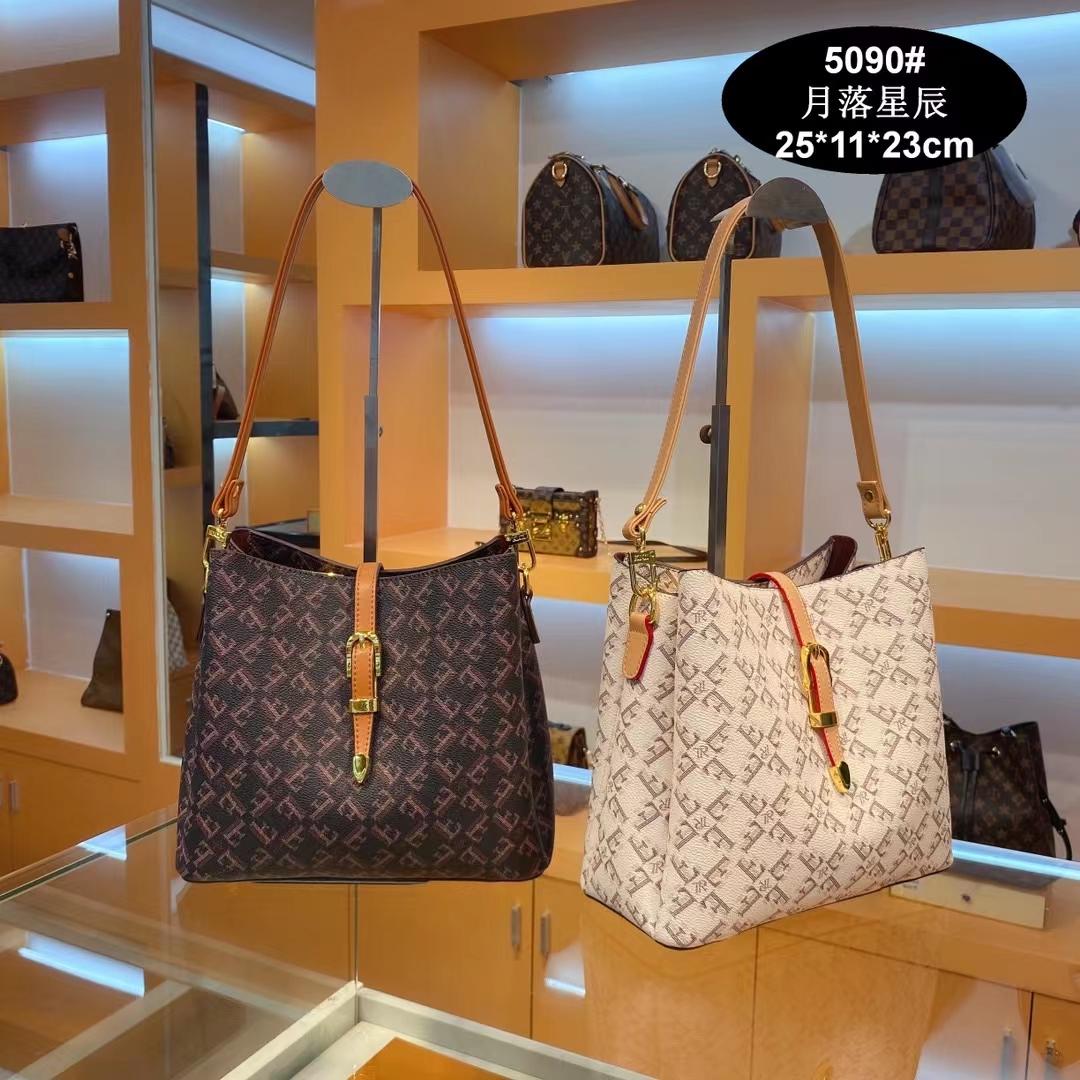 PVC女式单肩斜挎水桶包