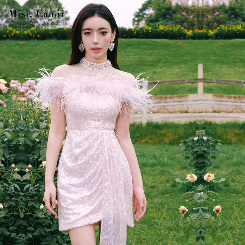 Misi,Camii夏季新款羽毛一字肩拉褶小礼服裙名媛风时尚轻奢连衣裙