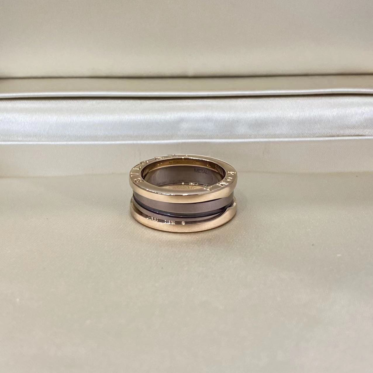 99新 BVLGARI/宝格丽 罗马限量款三环玫瑰金属陶瓷戒指