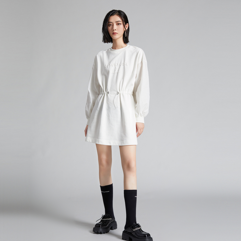专柜新款 uti尤缇裙子立体字母连衣裙白色抽绳收腰卫衣裙女