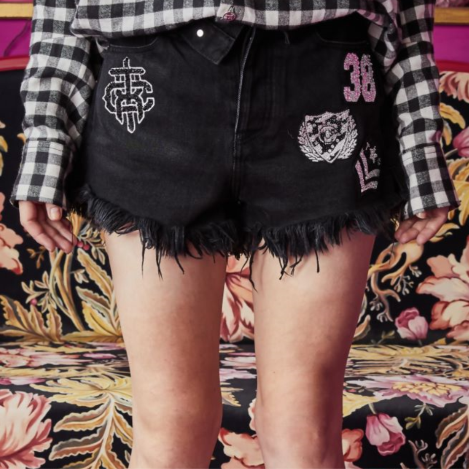 爆款-TCH潮牌数字标牌烫钻黑色牛仔毛边宽松夏季短裤T66A216112