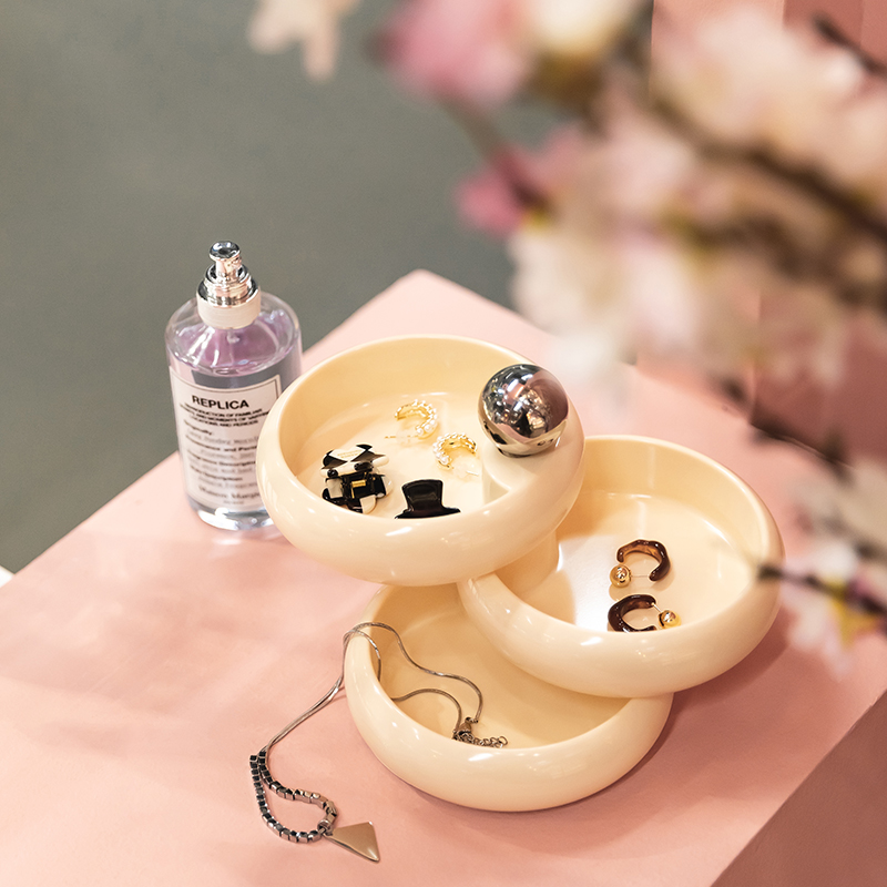 奶油色可旋转首饰盒耳环项链梳妆台撞色杂物整理桌面收纳盒饰品盒