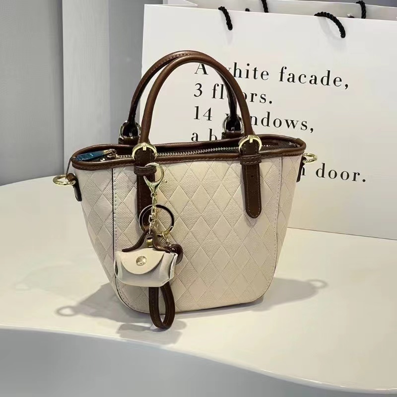 包包女2025简约百搭真皮手提菜篮子包休闲单肩斜跨包白色水桶包潮