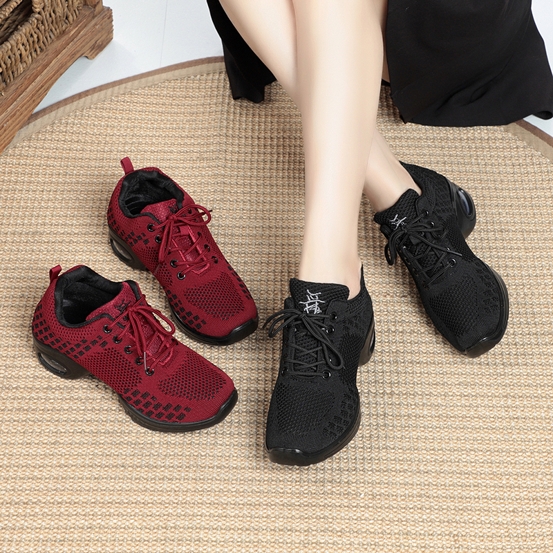 老北京布鞋跳鬼步透气舞蹈鞋女软底广场舞女鞋网面四季中跟妈妈鞋