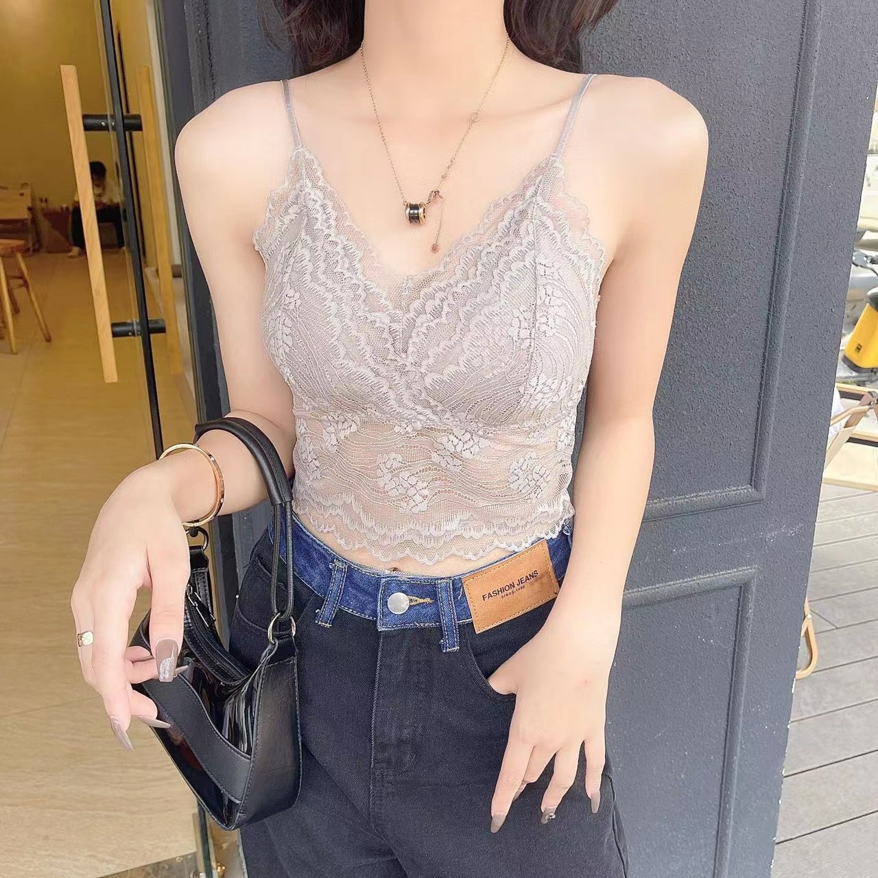 冰丝无袖修身蕾丝背心自带胸垫一体固定杯美背吊带内搭打底性感