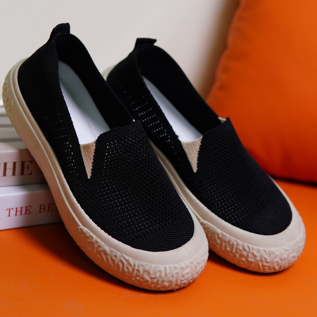 女黑白色加厚帆布鞋