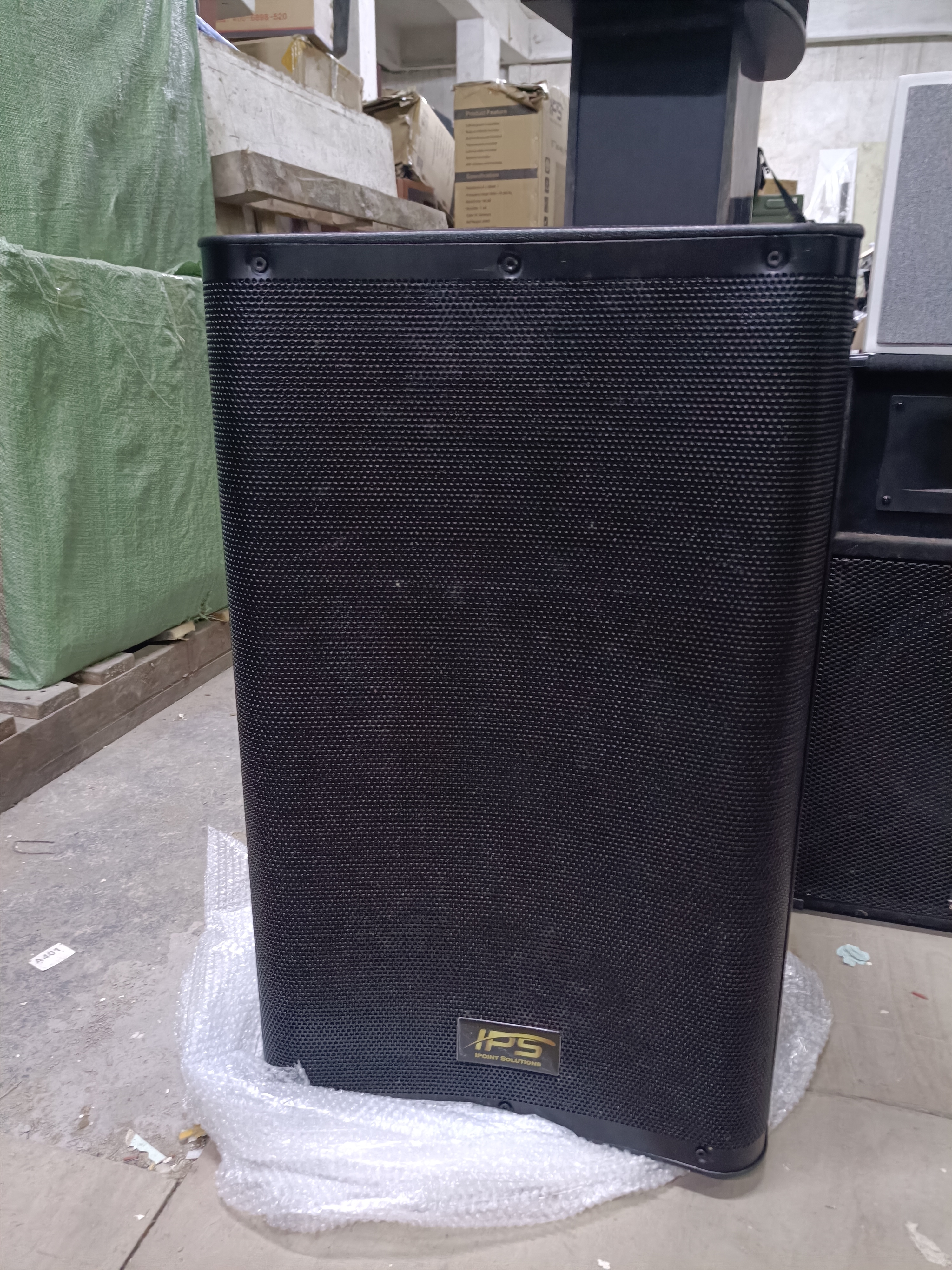 99新  15寸户外音响一对，带支架，不包邮