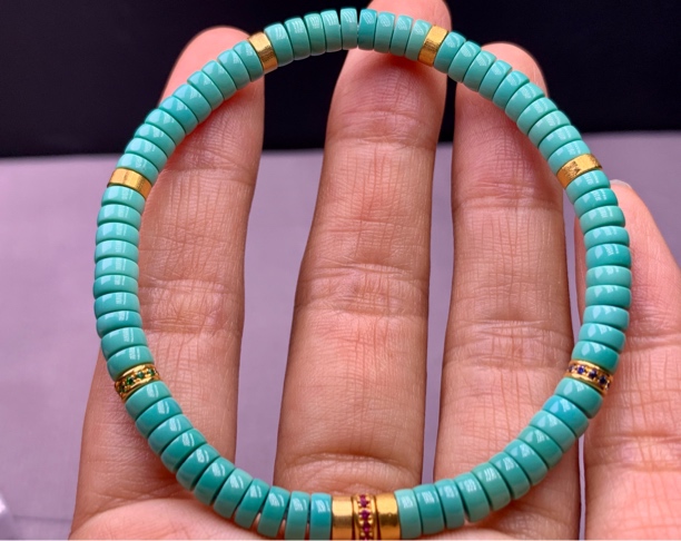 新品绿松石直切手串单圈，搭配18k金配饰，尺寸5mm，重9.13克