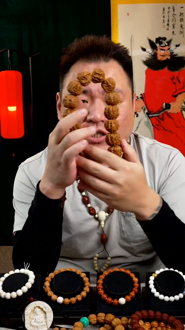 【闪购商品】桃核吊坠野生核桃手持