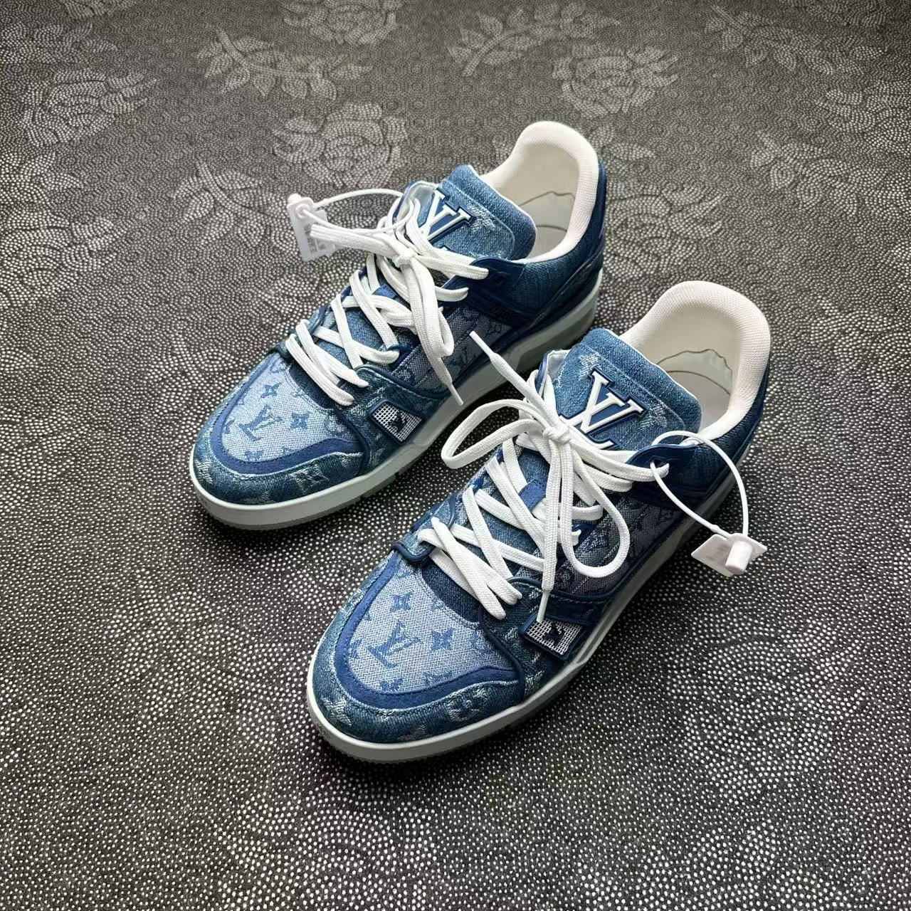 41码休闲鞋 偏大一码 42脚能穿！LVTrainer 蓝牛仔 99新原盒