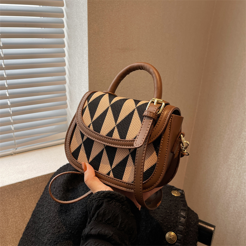 秋冬复古小众设计包包2023新款女包流行爆款百搭斜挎包手提马鞍包