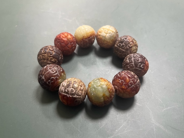 和田玉龙纹手串带沁卡21