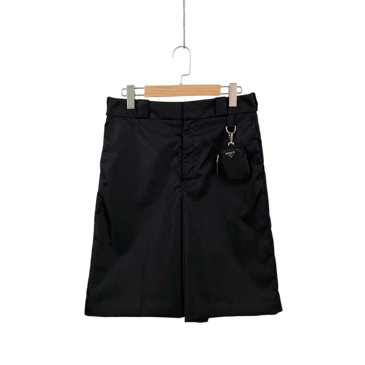Prada/普拉达 bb0366 三角包短裤 40码 吊牌99新