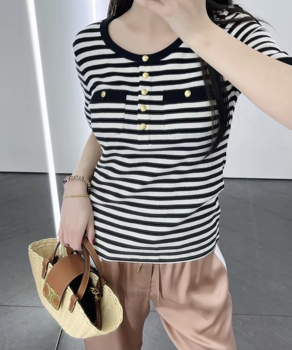 95新 Celine/思琳 一六九一九 棉 条纹金扣短袖 xs码  95新 