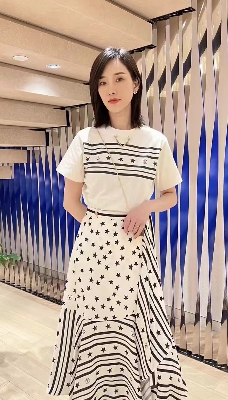 95新 LouisVuitton/路易威登  一六三七一 棉 链条logo短袖 m码 