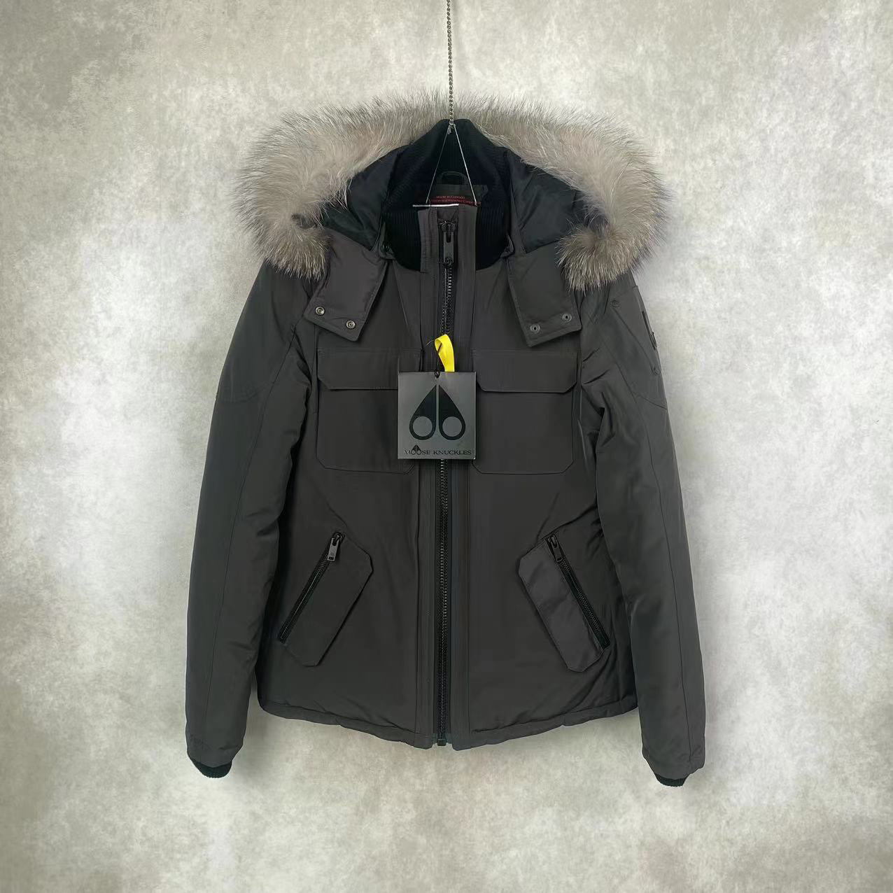 16221 Moose Knuckles 剪刀 墨绿色毛领羽绒服 s码 公价12500吊牌