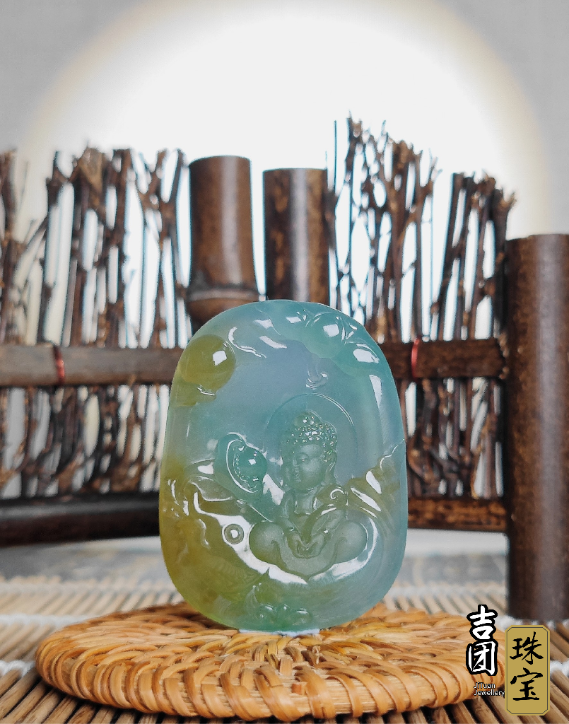 收藏级-黄加绿宝宝佛牌（尺寸：56-41-8.2）