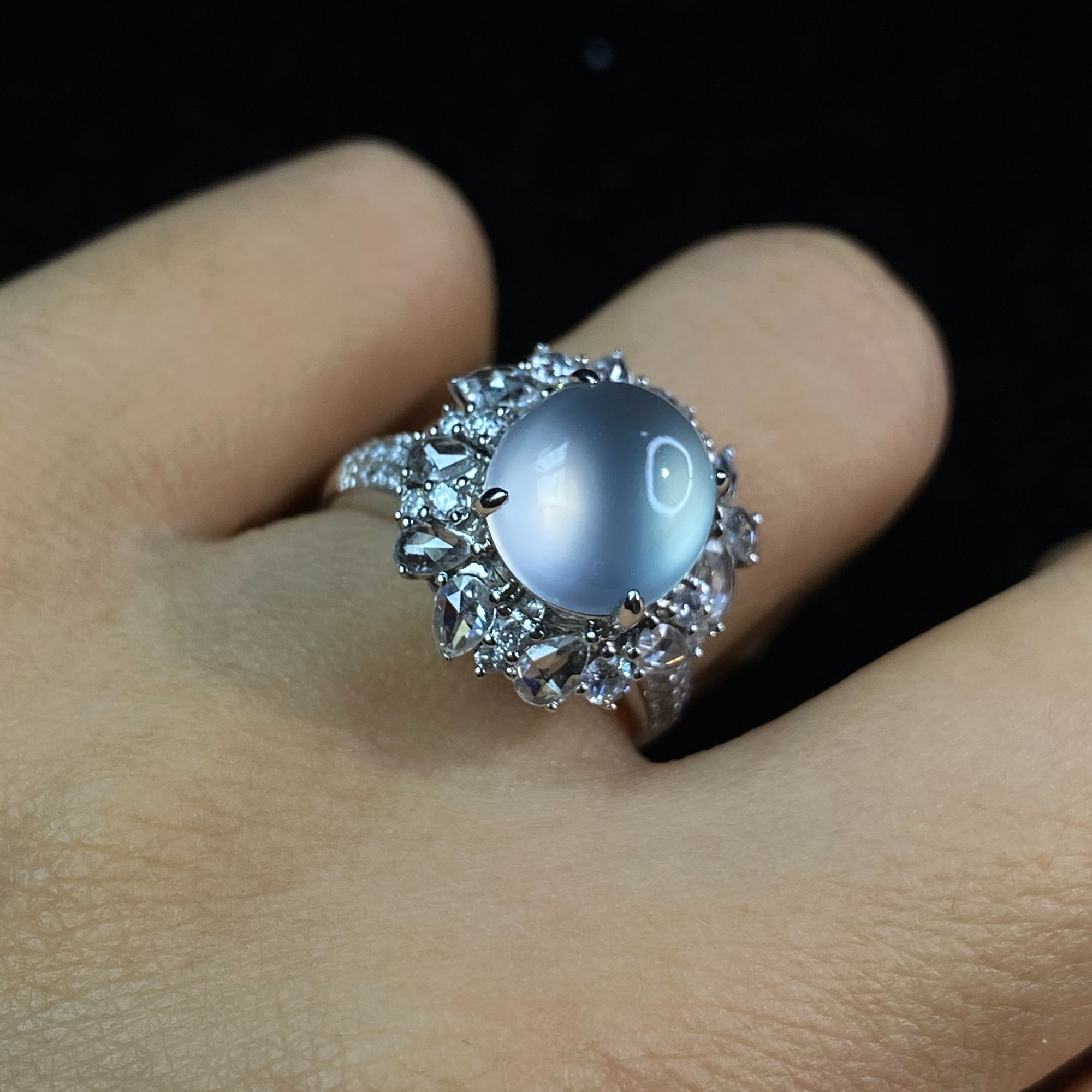 天然缅甸A货玻璃种白冰蛋面18K金豪镶款女生戒指百搭气质大气款