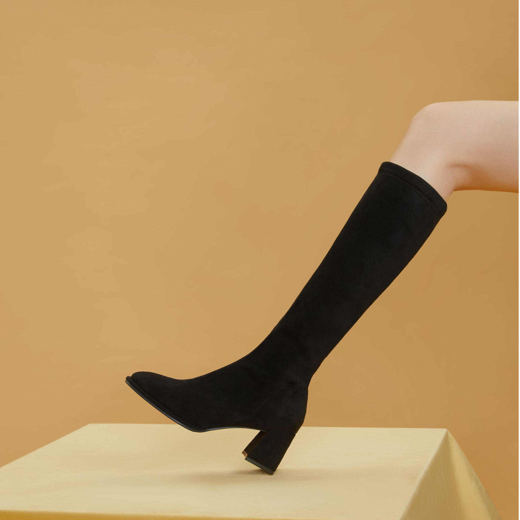 EBLAN/伊伴秋冬高筒百搭长筒显瘦袜靴B22513302