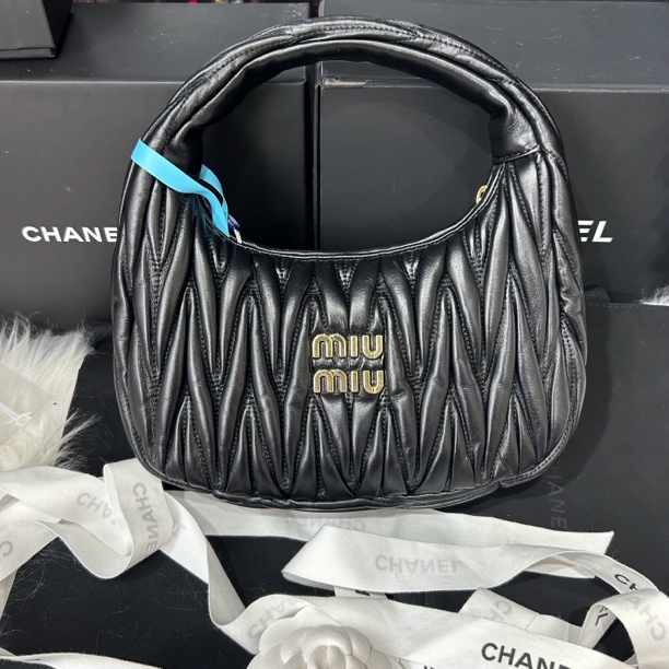 99新 MIU MIU/缪缪 小号黑金wander腋下hobo（24年带票）52F20064