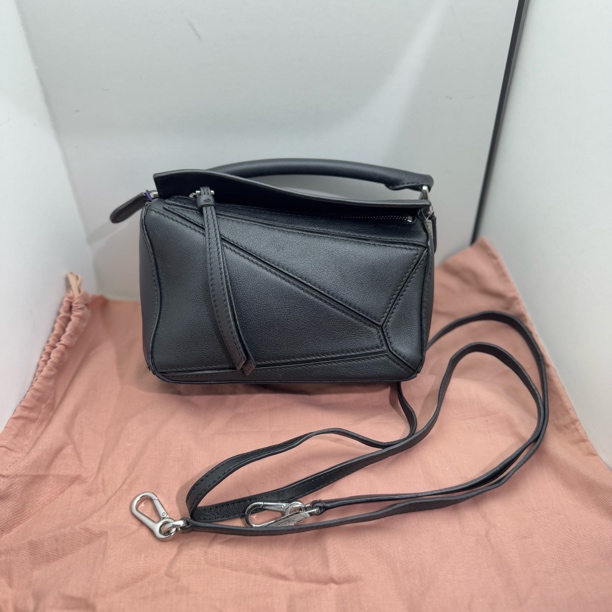 99新 LOEWE/罗意威 黑色迷你puzzle斜挎包（带肩带）