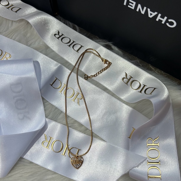 99新 DIOR/迪奥 经典爱心满钻字母logo项链（089）