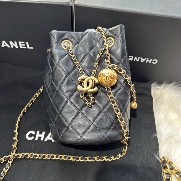 95新 Chanel/香奈儿 黑金金球小水桶（芯片可放手机）