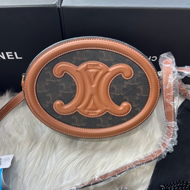 99新 Celine/思琳 老花月饼包（可放手机）