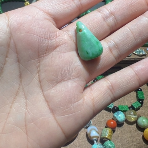 翡翠手串未镶嵌翡翠单珠