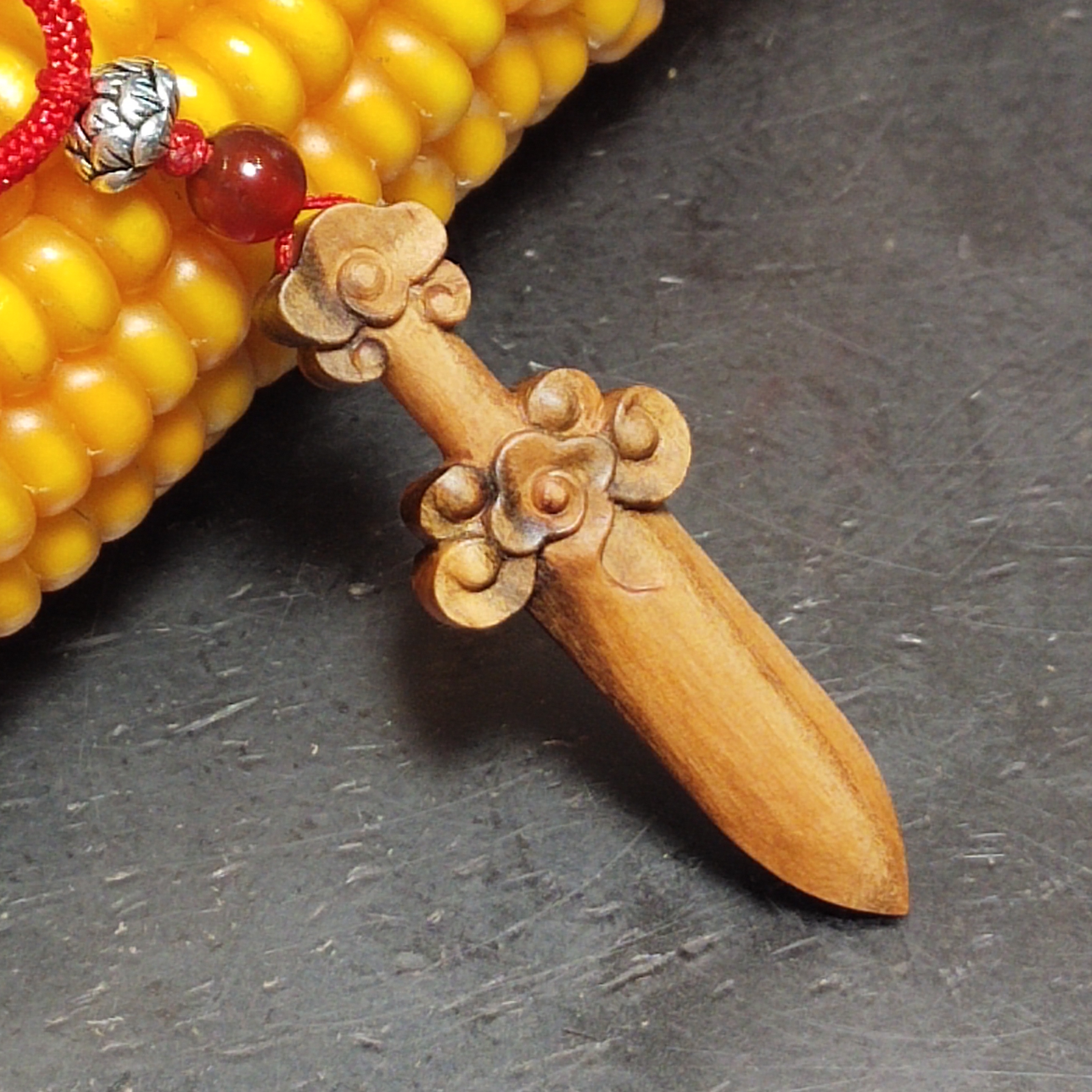 纯手工雕刻桃木剑脖挂手链脚链桃木斧子钥匙扣桃木刀吊坠手链