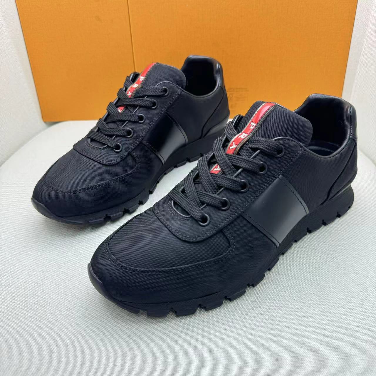 Prada/普拉达黑色舒适时尚百搭透气系带休闲运动/39.5欧/96新