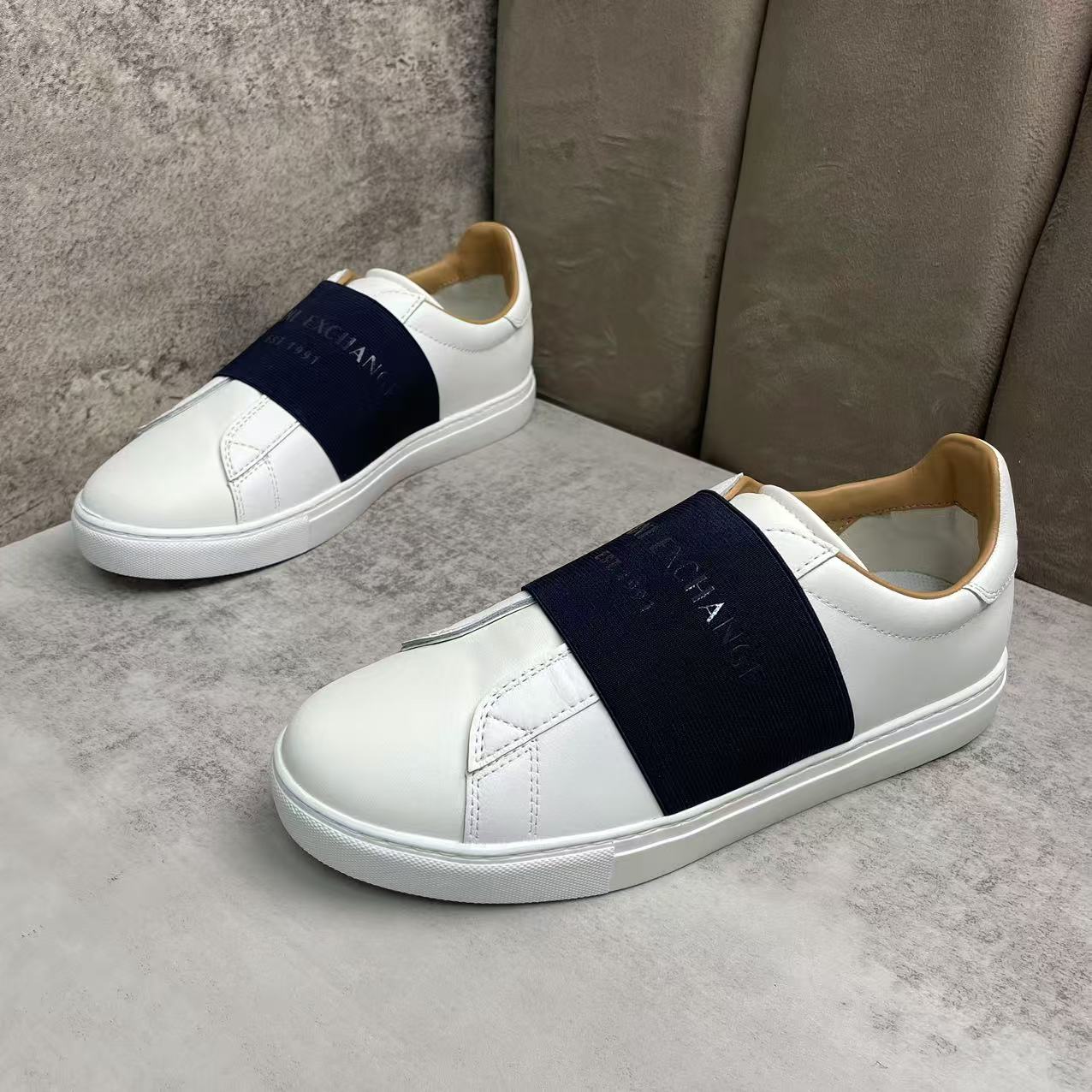 全新未使用 AX ARMANI EXCHANGE/阿玛尼 白色绑带一脚蹬/40欧码/