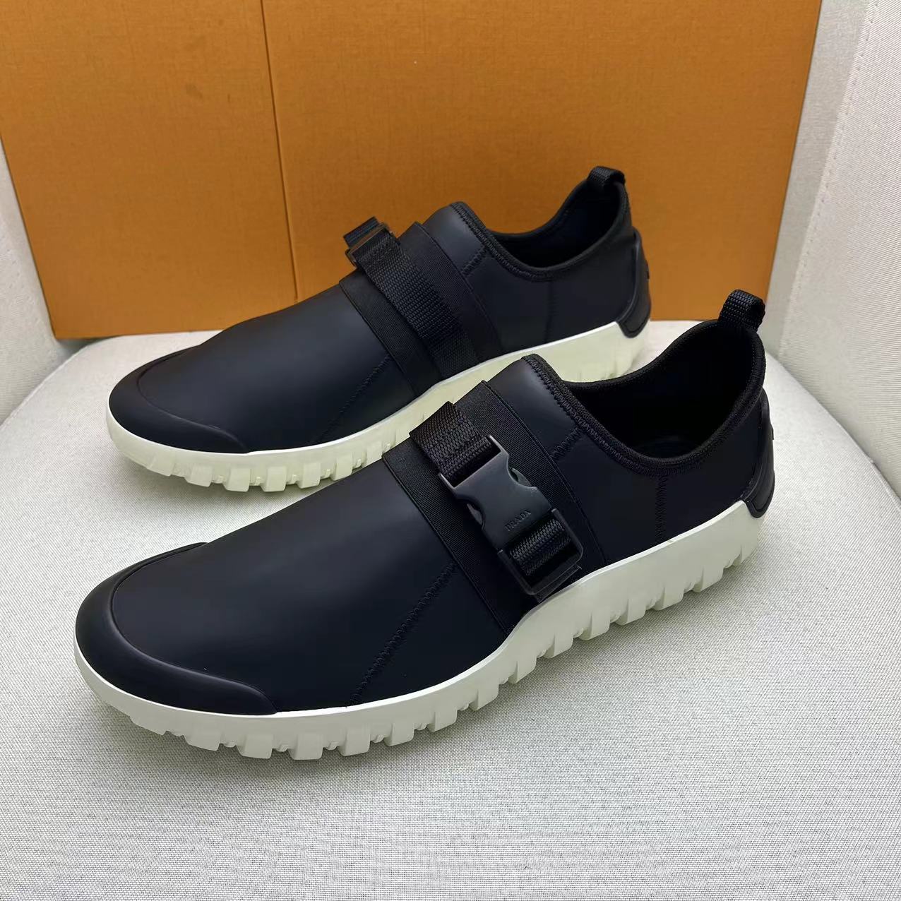 Prada/普拉达黑色皮革舒适时尚百搭绑扣运动鞋/42码/98新