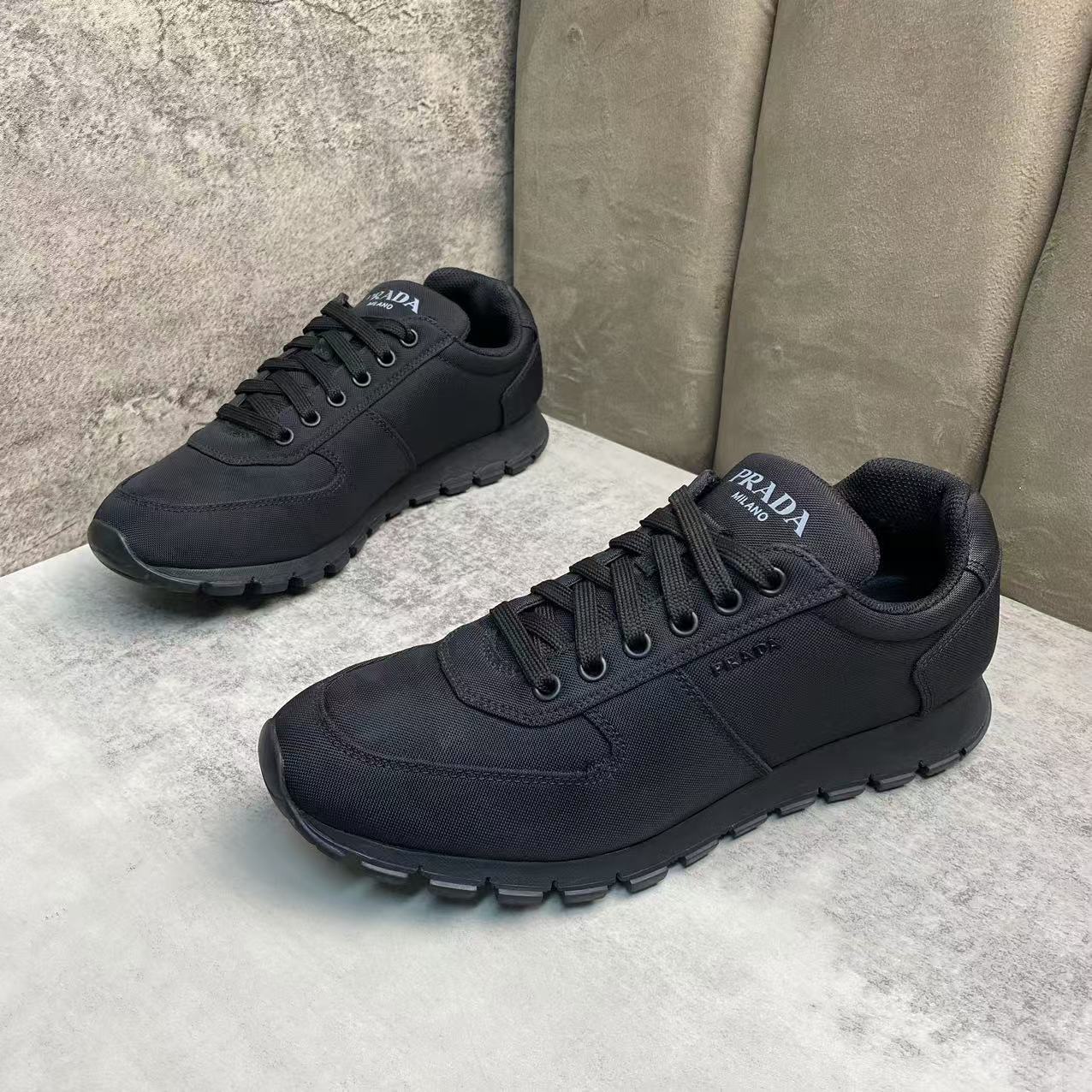 Prada/普拉达黑色网面侧翼logo时尚百搭户外运动鞋 40码/97新