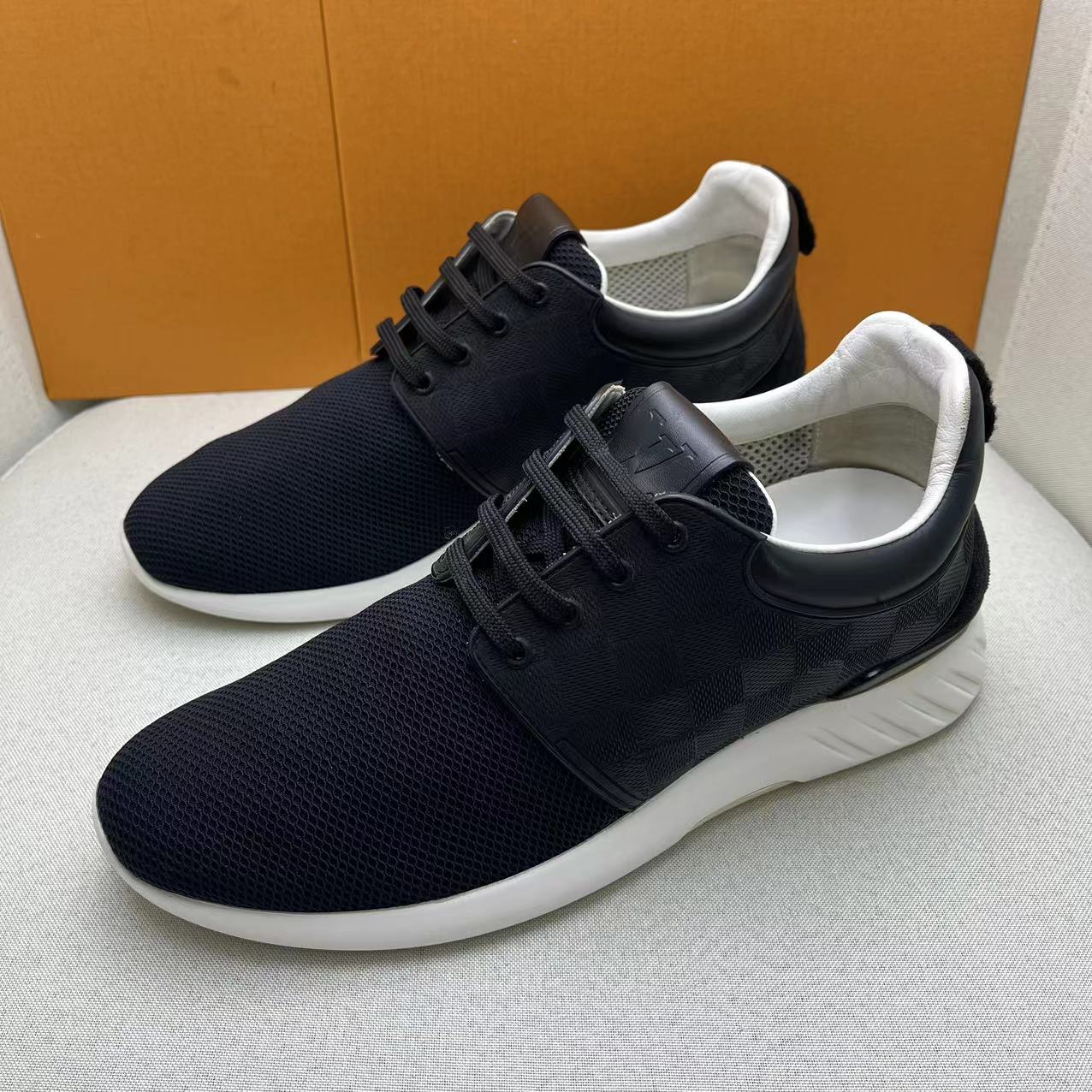 LouisVuitton/路易威登黑色网面时尚舒适棋盘格运动鞋/41欧/95新