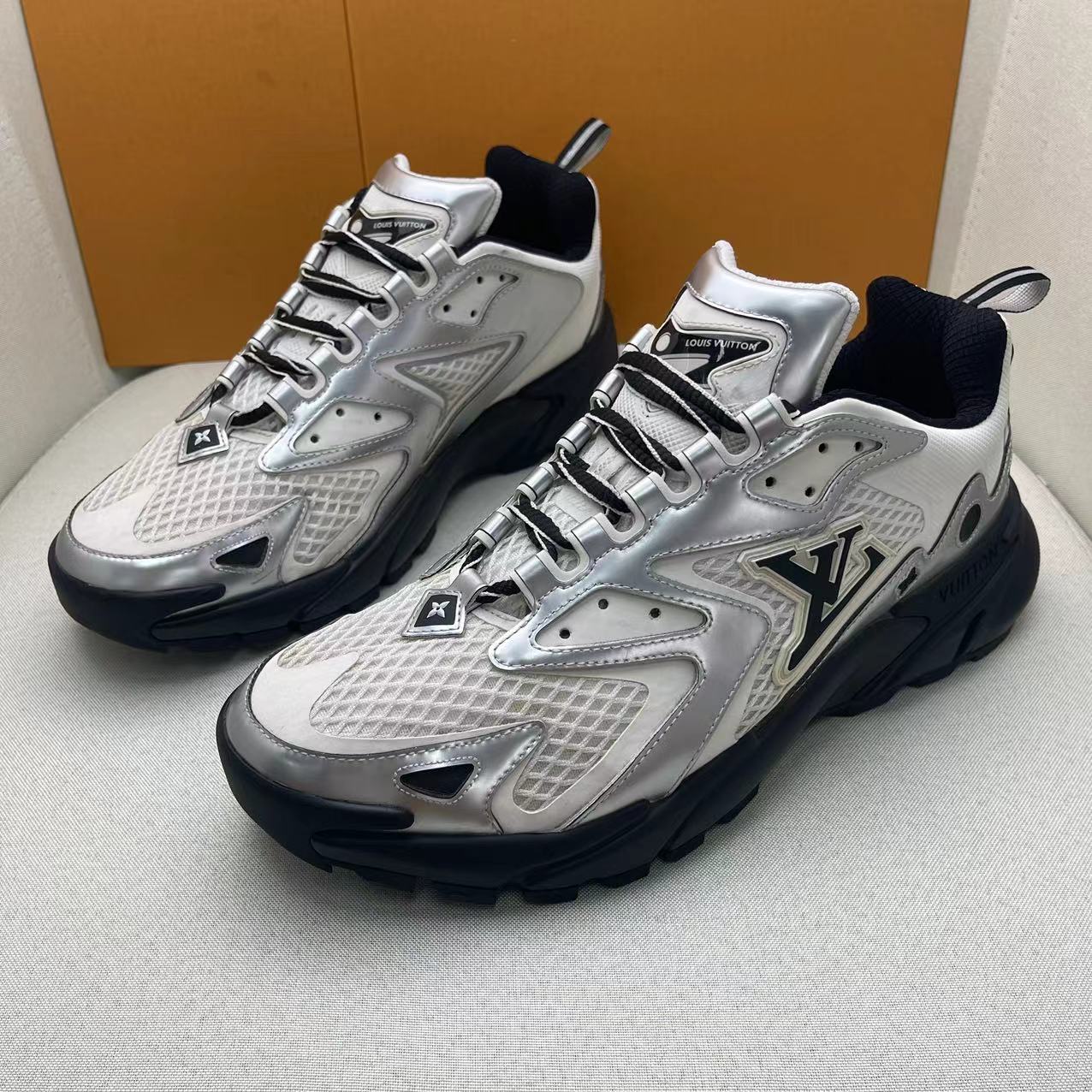 LouisVuitton/路易威登银白色网面百搭拼接运动鞋/41.5欧/96新