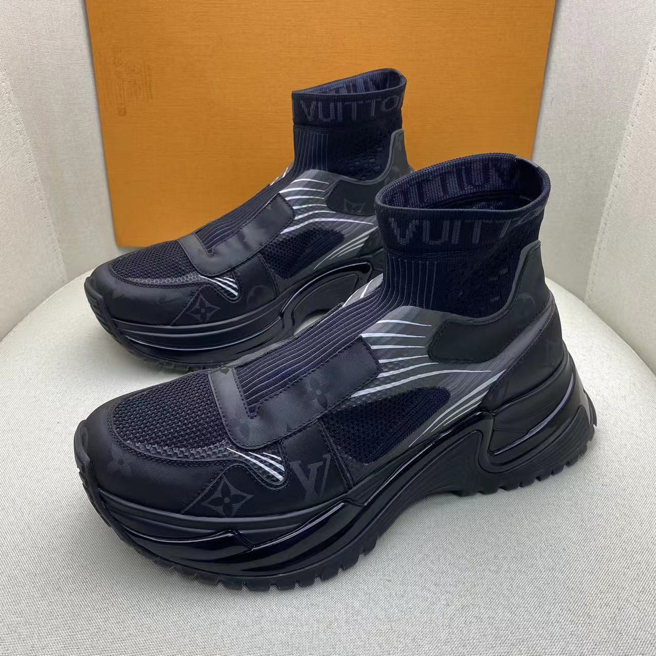 95新 LouisVuitton/路易威登 黑色老花时尚透气厚底袜套鞋/39码