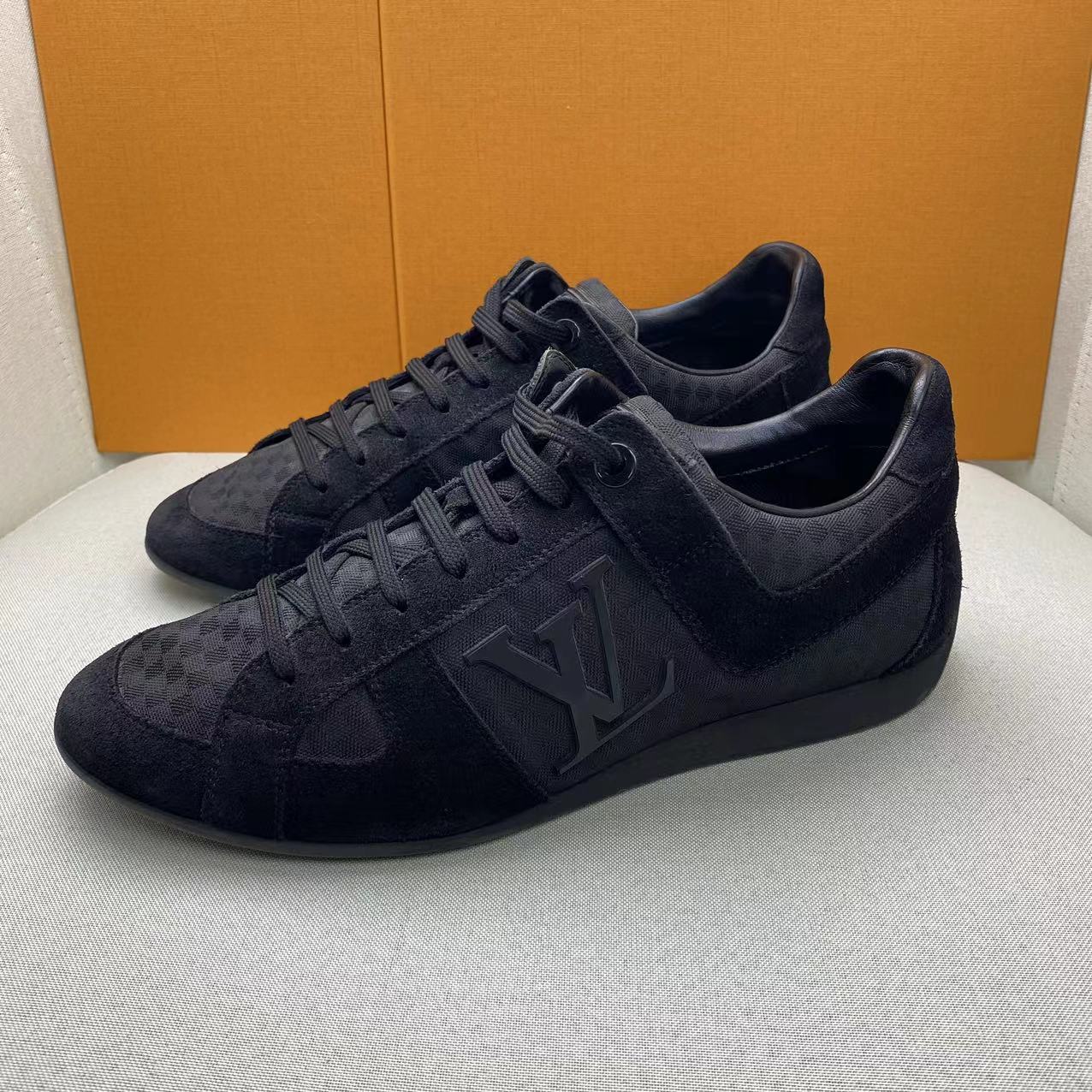 LouisVuitton/路易威登黑色棋盘格logo时尚百搭板鞋 39.5码/96新