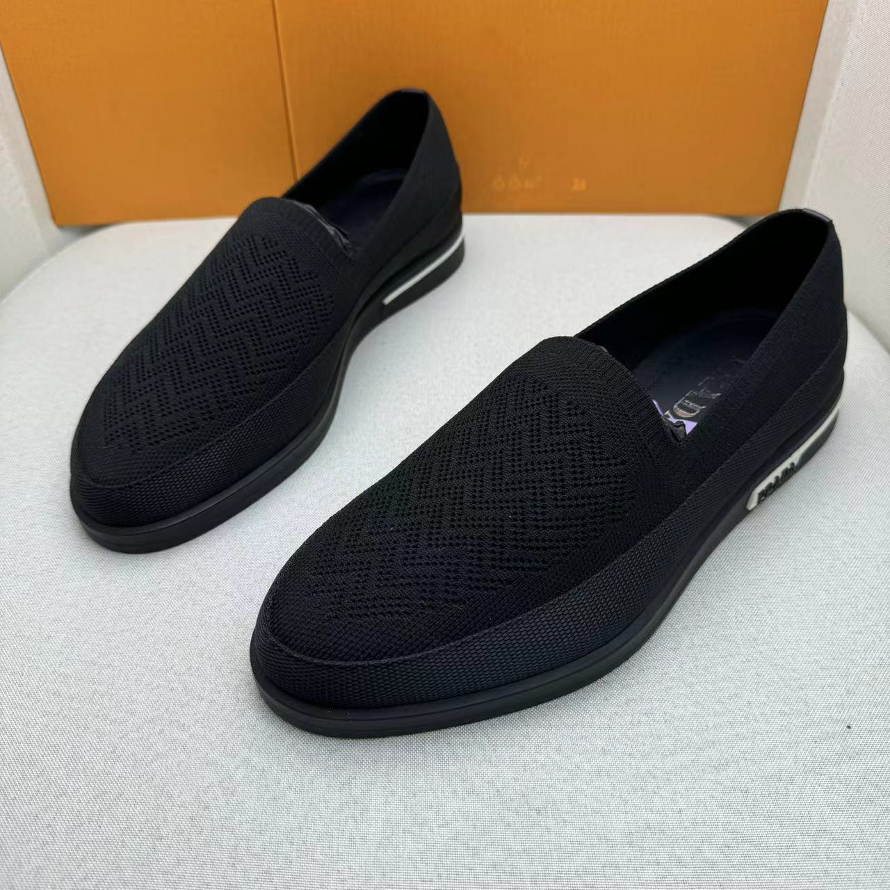 Prada/普拉达黑色编织网面时尚舒适透气一脚蹬/39欧/全新未使用