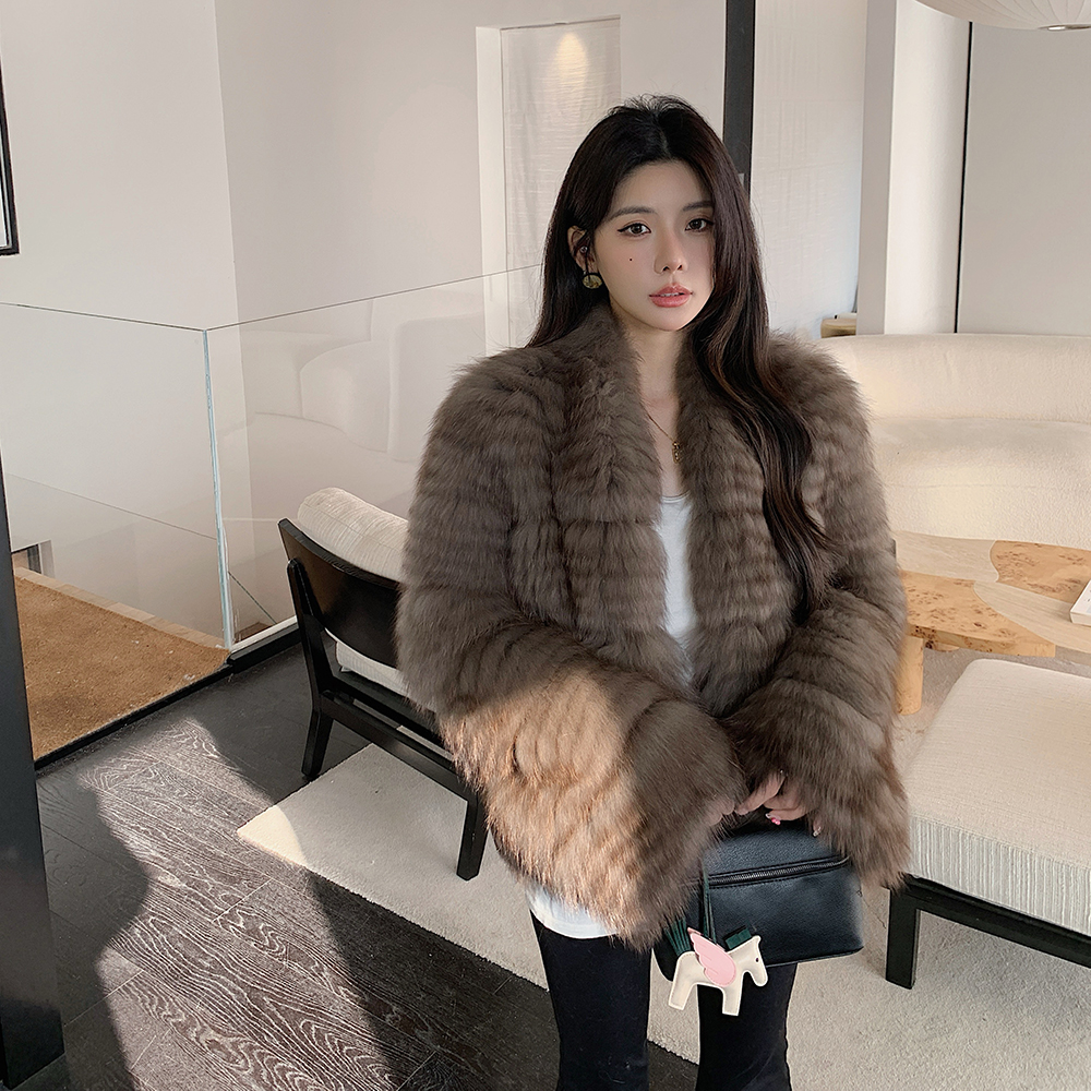 浅蓝色狐狸毛车条皮草外套女短款2025冬季新款显瘦减龄大衣24230