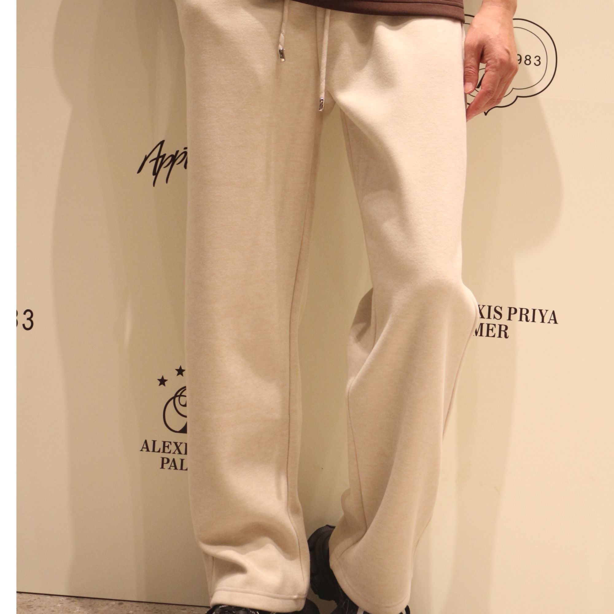 2025秋冬加绒加厚软糯亲肤磨毛直筒松紧腰系绳保暖百搭休闲裤6883