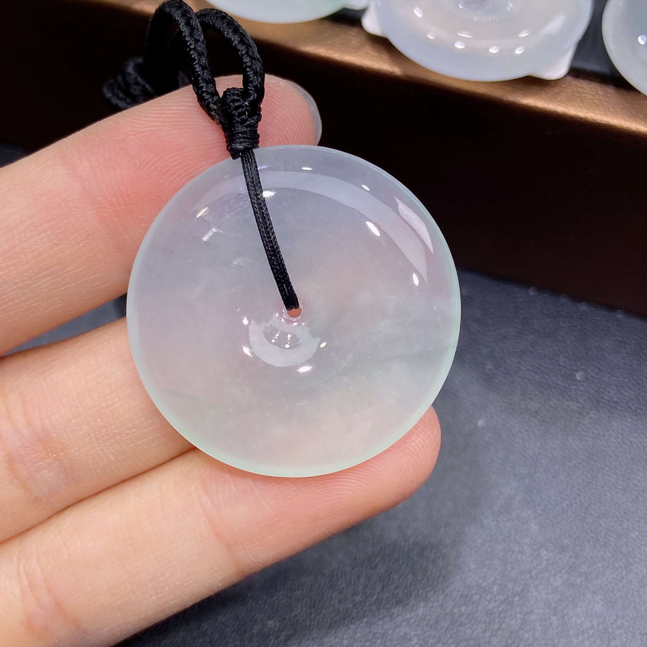 缅甸天然A货翡翠，正冰种飘花，平安扣吊坠，精美气质，冰透百搭款Z