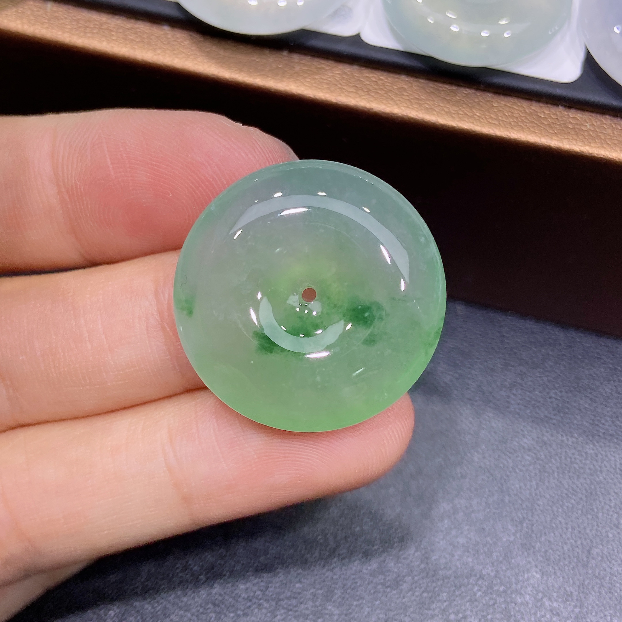 天然缅甸A货翡翠冰种满绿平安扣吊坠精美精致款百搭气质颈饰L