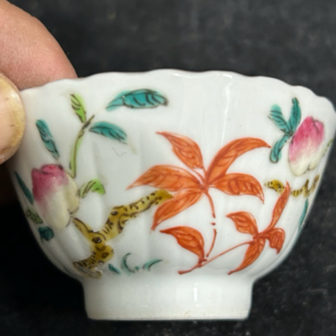 景德镇老瓷厂库存 粉彩灵芝寿桃花卉纹瓜棱杯