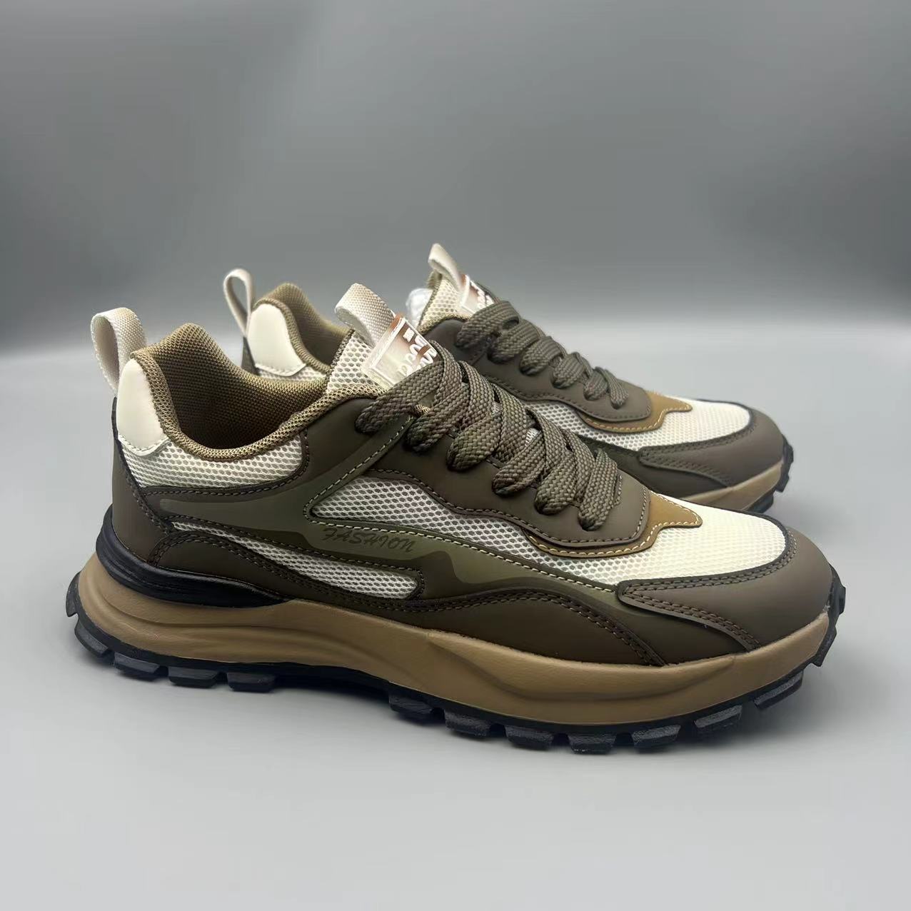 8818男鞋2024新款潮鞋跑步休闲鞋子男款旅游鞋网面阿甘鞋男