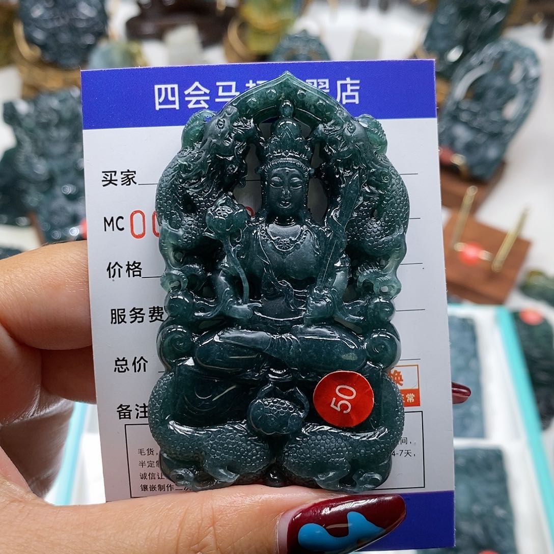 翡翠颈饰未镶嵌庸****朽