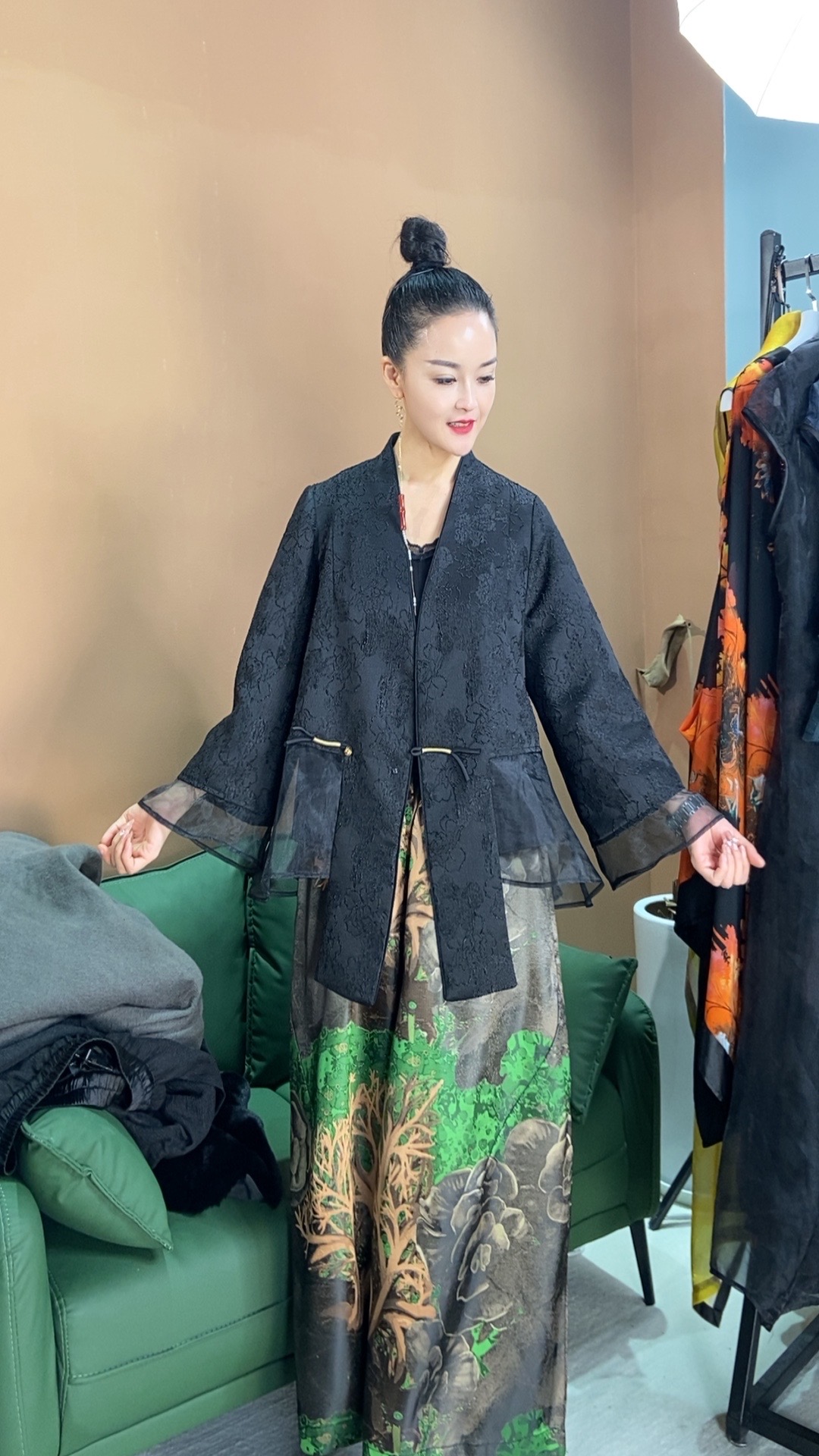 SMX2401黑色  提花拼接中式盘扣短上衣401