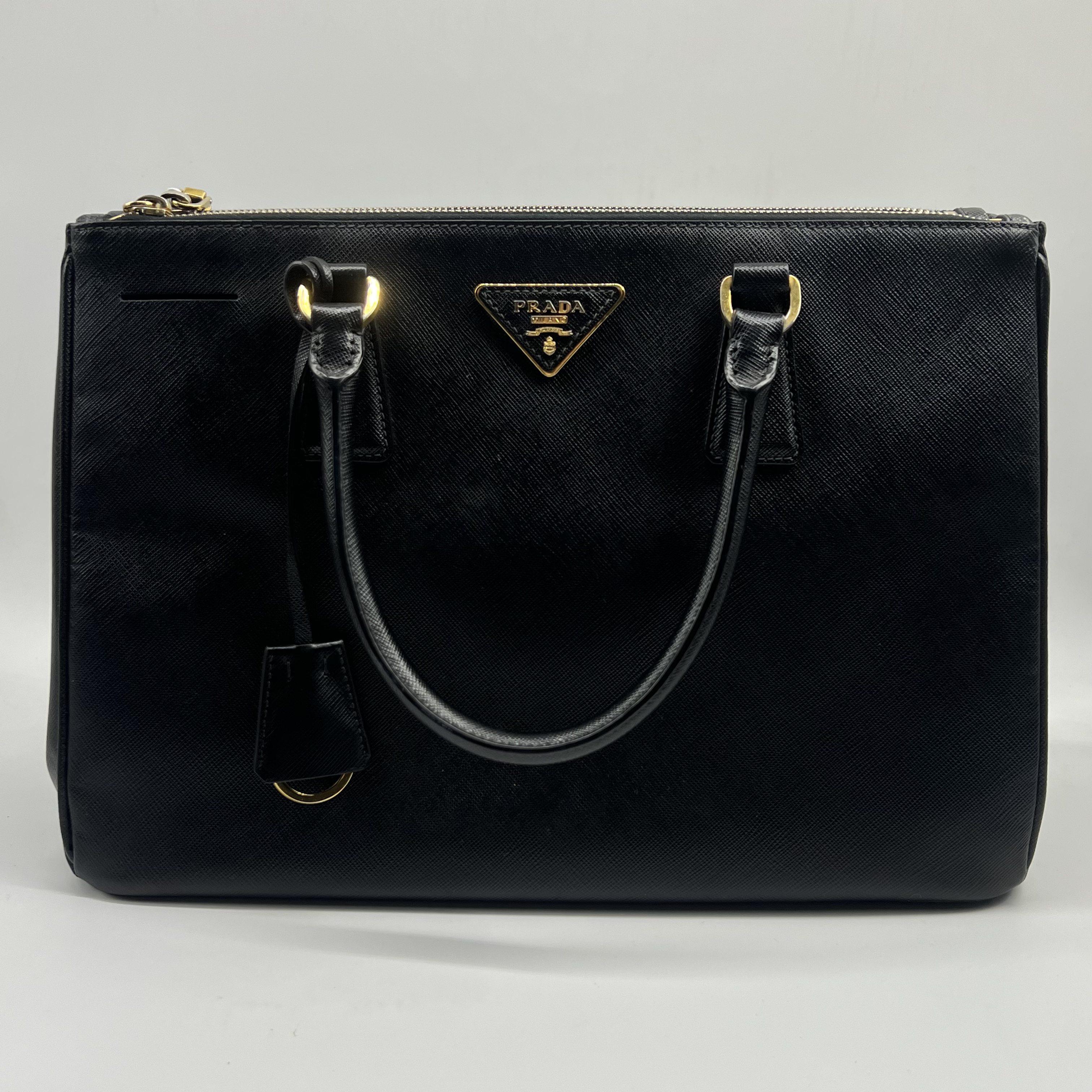 95新 Prada/普拉达 熊大中古/95新/普拉达手提包/2058