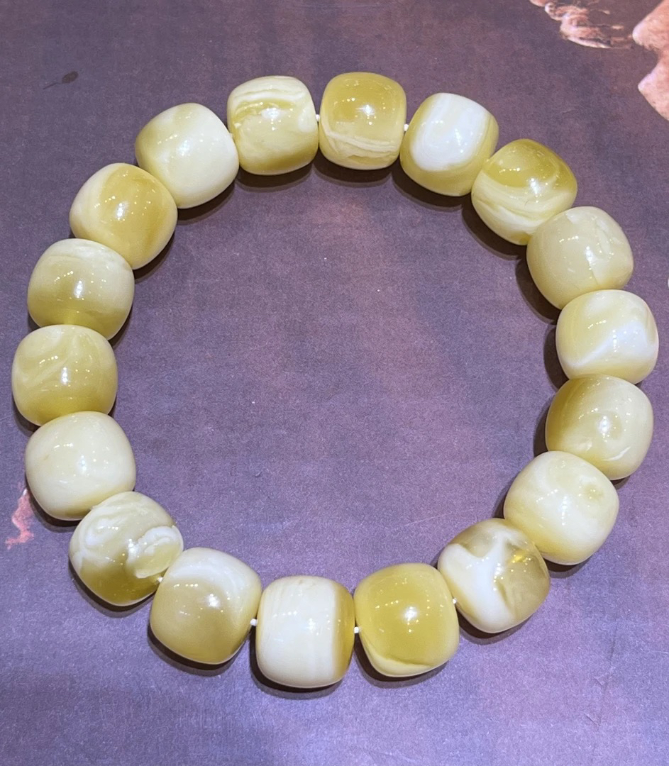 琥珀金白花蜜蜡精工老型手串，13.2m，25.38g，天然原矿